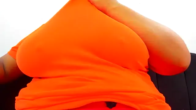 Snapshot of Kika_teem chatting on 10.02.25 Kika teem online show from 10.02.25