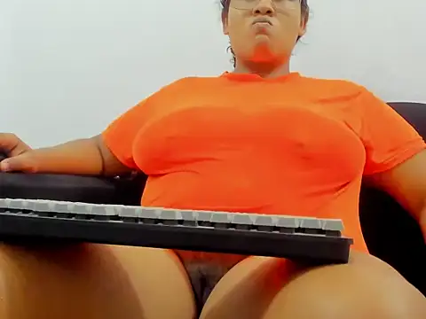 Snapshot of Kika_teem chatting on 10.19.25 Kika teem online show from 10.19.25