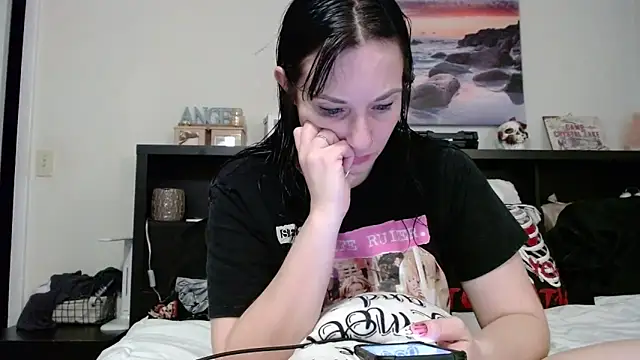 Snapshot of CrystalLakeXO chatting on 10.02.25 CrystalLakeXO online show from 10.02.25