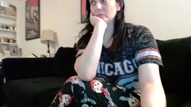 Snapshot of CrystalLakeXO chatting on 10.05.25 CrystalLakeXO online show from 10.05.25