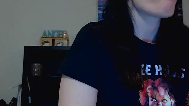 Snapshot of CrystalLakeXO chatting on 10.16.25 CrystalLakeXO online show from 10.16.25