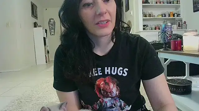 Snapshot of CrystalLakeXO chatting on 10.28.25 CrystalLakeXO online show from 10.28.25