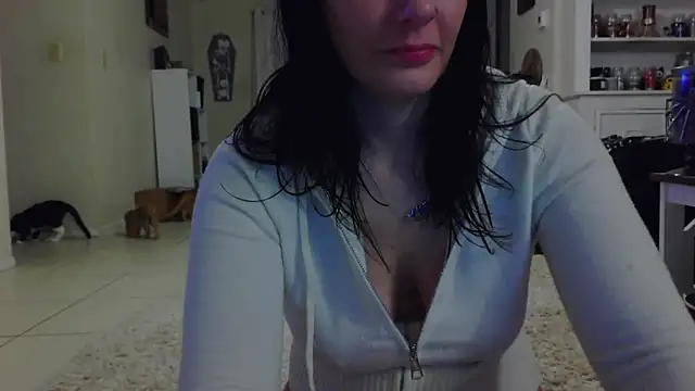 Snapshot of CrystalLakeXO chatting on 10.31.25 CrystalLakeXO online show from 10.31.25