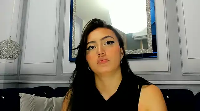 Snapshot of Lesly_sexy4u chatting on 12.18.24 Lesly sexy4u online show from 12.18.24