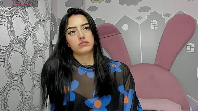 Snapshot of Lesly_sexy4u chatting on 02.15.25 Lesly sexy4u online show from 02.15.25