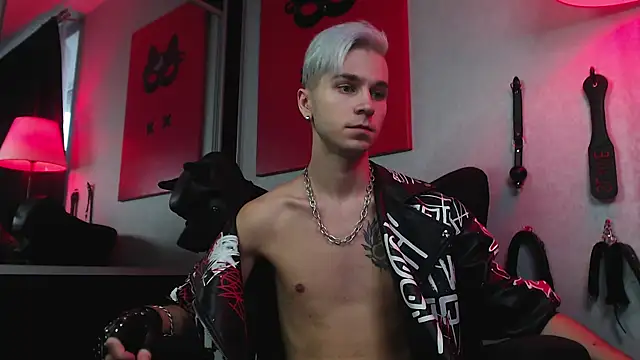 Joseph  Quinn online show from 12.11.24