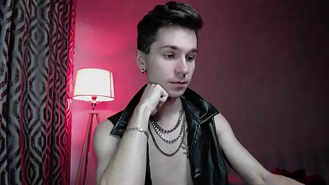 Snapshot of Joseph__Quinn chatting on 10.06.25 Joseph Quinn online show from 10.06.25