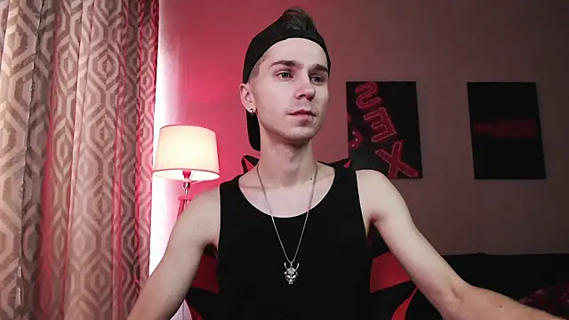 Snapshot of Joseph__Quinn chatting on 10.18.25 Joseph Quinn online show from 10.18.25