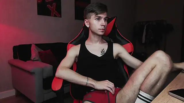 Snapshot of Joseph__Quinn chatting on 10.20.25 Joseph Quinn online show from 10.20.25