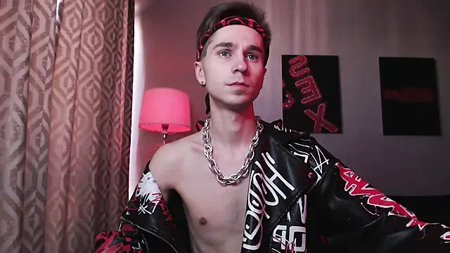 Snapshot of Joseph__Quinn chatting on 10.24.25 Joseph Quinn online show from 10.24.25