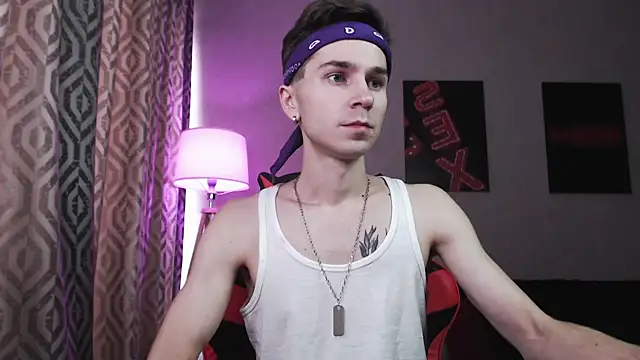 Snapshot of Joseph__Quinn chatting on 10.25.25 Joseph Quinn online show from 10.25.25