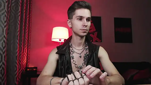 Snapshot of Joseph__Quinn chatting on 10.29.25 Joseph Quinn online show from 10.29.25