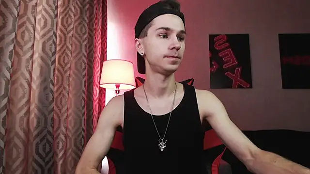 Snapshot of Joseph__Quinn chatting on 11.03.25 Joseph Quinn online show from 11.03.25