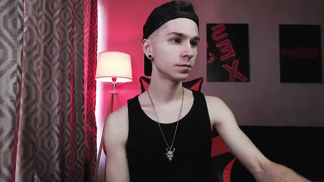 Snapshot of Joseph__Quinn chatting on 11.11.25 Joseph Quinn online show from 11.11.25