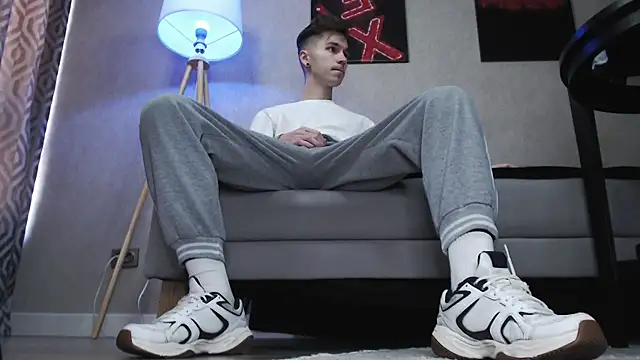 Snapshot of Joseph__Quinn chatting on 11.12.25 Joseph Quinn online show from 11.12.25