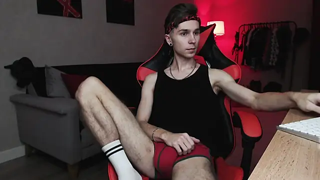 Snapshot of Joseph__Quinn chatting on 11.15.25 Joseph Quinn online show from 11.15.25