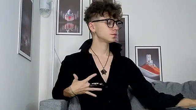 Joseph  Quinn online show from 01.09.26