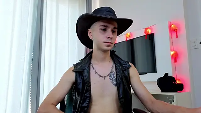 Joseph  Quinn online show from 04.12.26