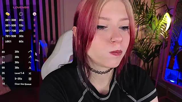 Snapshot of arielabradberry chatting on 09.23.25 arielabradberry online show from 09.23.25