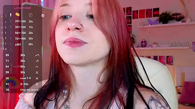 Snapshot of arielabradberry chatting on 10.04.25 arielabradberry online show from 10.04.25