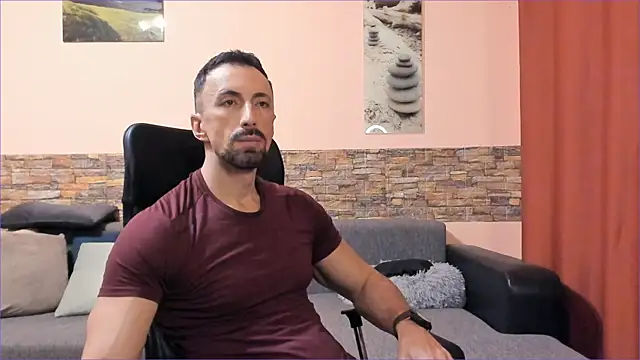 Snapshot of HotHunkTrainer chatting on 10.25.25 HotHunkTrainer online show from 10.25.25