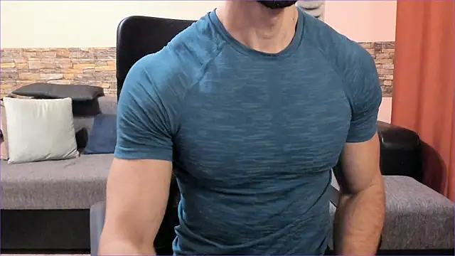 Snapshot of HotHunkTrainer chatting on 11.09.25 HotHunkTrainer online show from 11.09.25