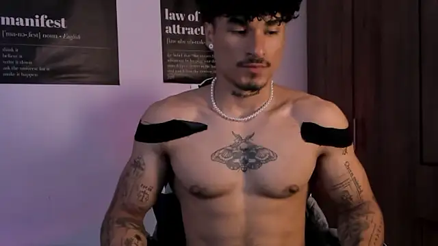 Snapshot of Thomas_Fit1 chatting on 02.11.26 Thomas Fit1 online show from 02.11.26