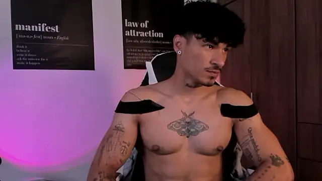 Snapshot of Thomas_Fit1 chatting on 02.12.26 Thomas Fit1 online show from 02.12.26