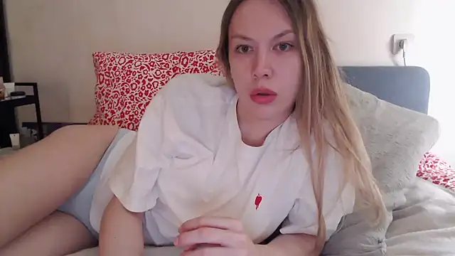 Snapshot of Scarlettford chatting on 05.04.26 Scarlettford online show from 05.04.26
