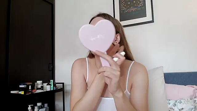 Snapshot of Scarlettford chatting on 07.15.26 Scarlettford online show from 07.15.26