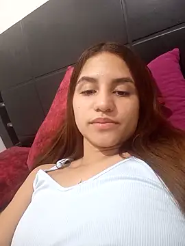 Snapshot of AnthonelaDuque chatting on 01.12.25 AnthonelaDuque online show from 01.12.25