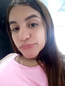 Snapshot of AnthonelaDuque chatting on 01.21.25 AnthonelaDuque online show from 01.21.25