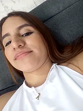 Snapshot of AnthonelaDuque chatting on 02.10.25 AnthonelaDuque online show from 02.10.25