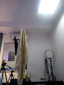 Snapshot of AnthonelaDuque chatting on 02.19.25 AnthonelaDuque online show from 02.19.25