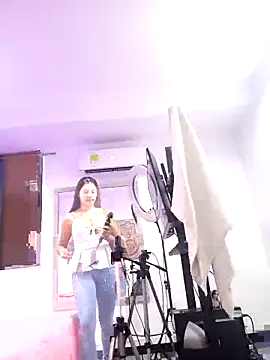 Snapshot of AnthonelaDuque chatting on 02.25.25 AnthonelaDuque online show from 02.25.25