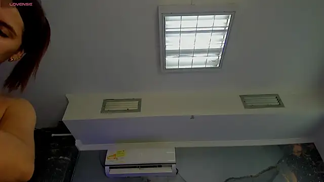 Snapshot of AnthonelaDuque chatting on 09.29.25 AnthonelaDuque online show from 09.29.25