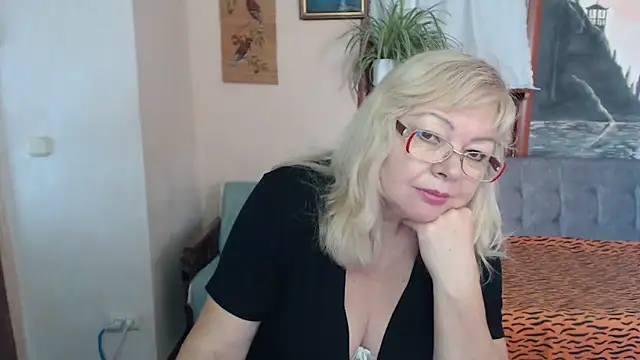 EvelynLoveShy online show from 10.29.25