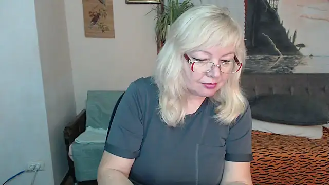 EvelynLoveShy online show from 11.07.25