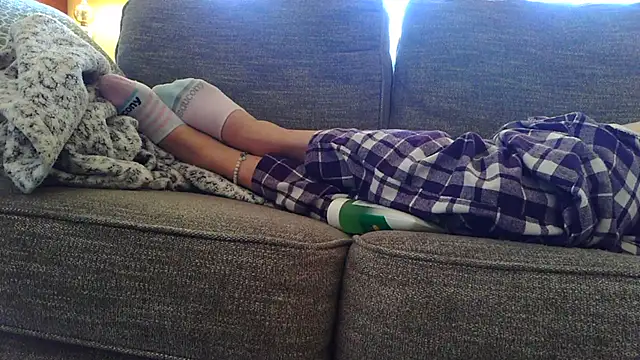 femgui69 online show from 12.16.25