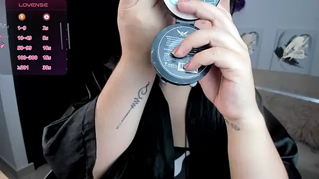 AilynRed online show from 10.04.25