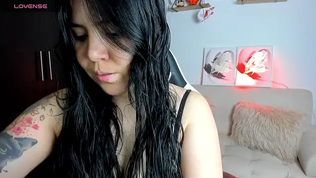 Snapshot of AilynRed chatting on 05.05.26 AilynRed online show from 05.05.26