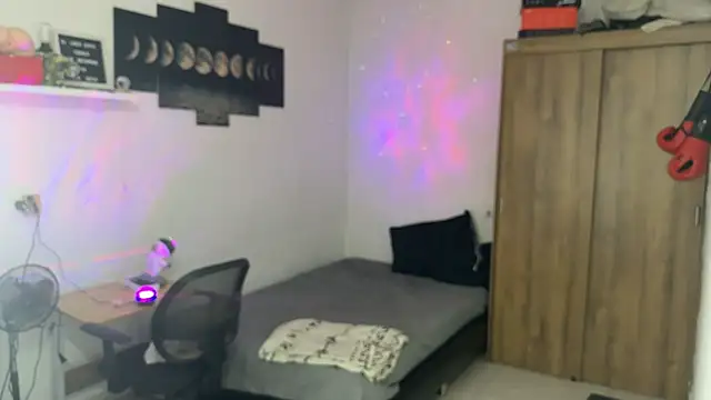 Kisan Smith online show from 10.25.25