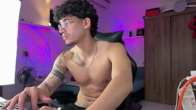 Kisan Smith online show from 04.22.26