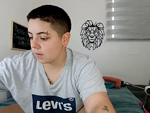 aron lettone01 online show from 10.24.25