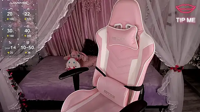 Snapshot of ino_yamanaka_ chatting on 02.08.25 ino yamanaka online show from 02.08.25