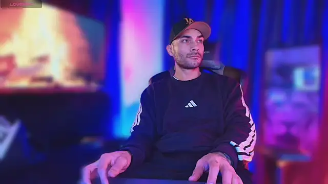 Snapshot of sexyboycolombi4 chatting on 10.01.25 sexyboycolombi4 online show from 10.01.25