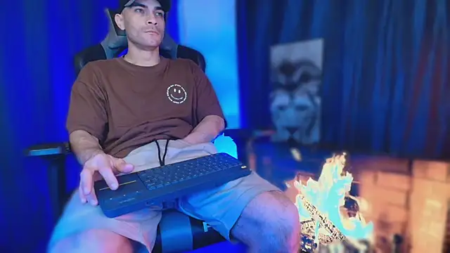 Snapshot of sexyboycolombi4 chatting on 11.04.25 sexyboycolombi4 online show from 11.04.25