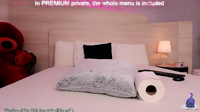 FoxxyClarise online show from 02.18.25