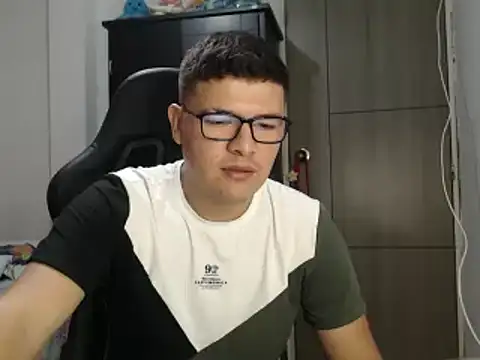 Plug Control online show from 03.04.25