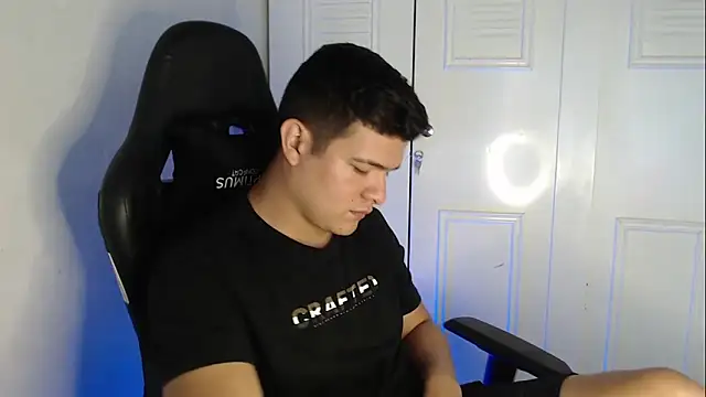 Plug Control online show from 09.18.25